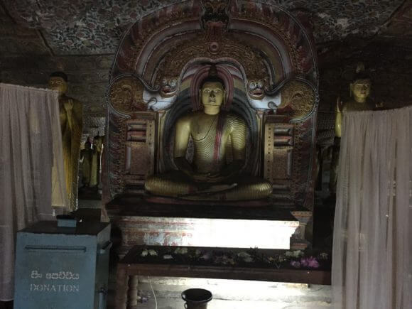 スリランカ　ダンブッラ　黄金寺院