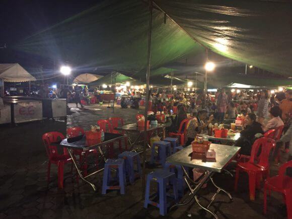カンボジア　プノンペン　夜　観光　ナイトマーケット