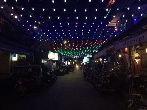 カンボジア　プノンペン　観光　夜