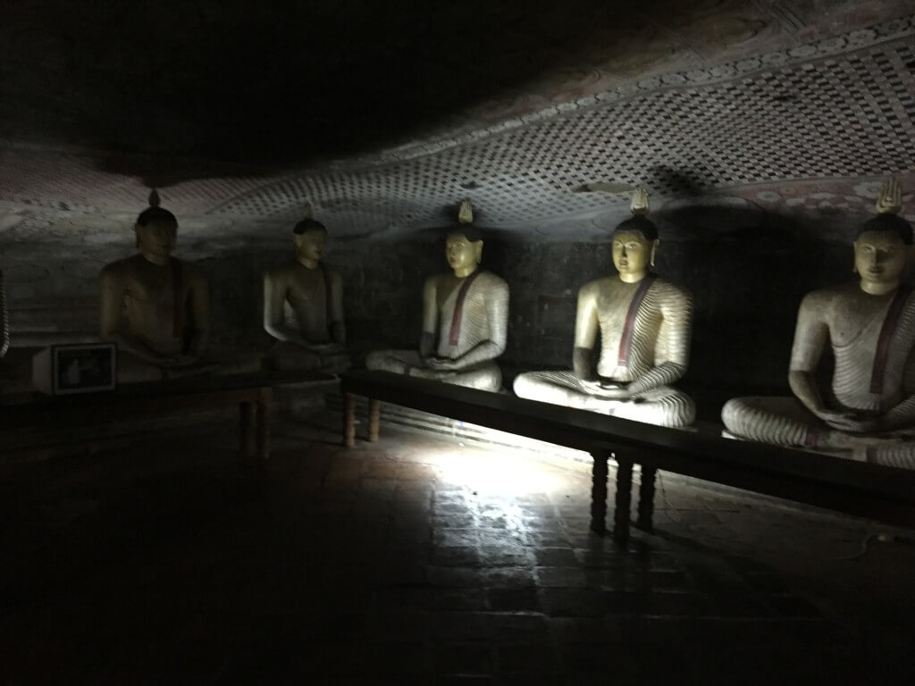 スリランカ　ダンブッラ　黄金寺院